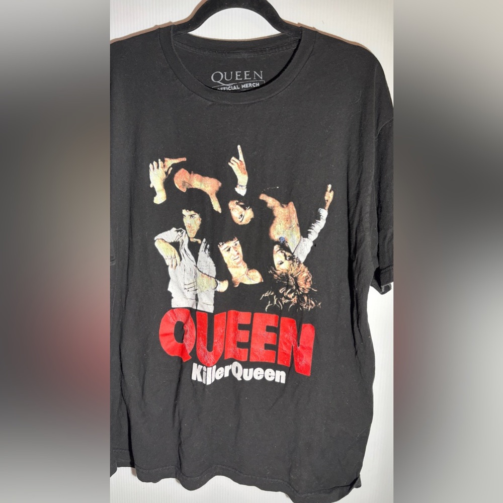 Queen t-shirt size  extra large